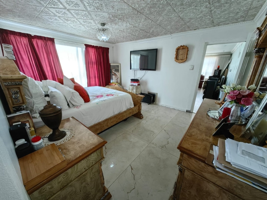 4 Bedroom Property for Sale in Muizenberg Western Cape